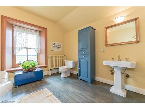 6086 5Th Line, Centre Wellington, ON - Indoor Photo Showing Bathroom