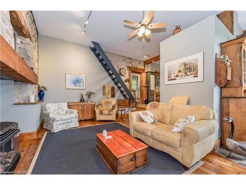 6086 5Th Line, Centre Wellington, ON - Indoor Photo Showing Living Room