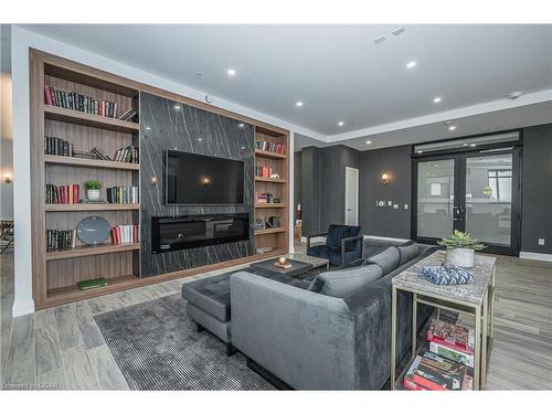 1503-181 King Street S, Waterloo, ON - Indoor Photo Showing Living Room