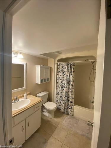 B-286 Grange Road, Guelph, ON - Indoor Photo Showing Bathroom