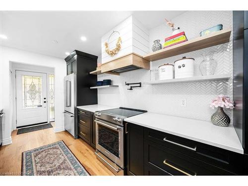 615 Turner Drive, Burlington, ON - Indoor Photo Showing Kitchen