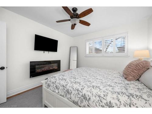 615 Turner Drive, Burlington, ON - Indoor Photo Showing Bedroom