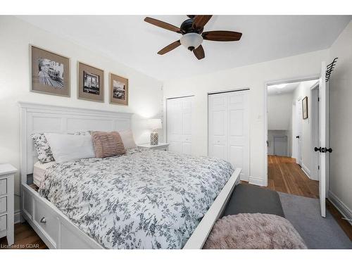 615 Turner Drive, Burlington, ON - Indoor Photo Showing Bedroom