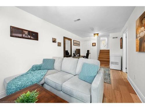 615 Turner Drive, Burlington, ON - Indoor Photo Showing Living Room