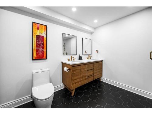 615 Turner Drive, Burlington, ON - Indoor Photo Showing Bathroom