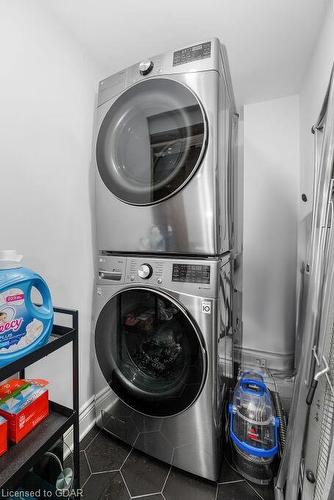 615 Turner Drive, Burlington, ON - Indoor Photo Showing Laundry Room