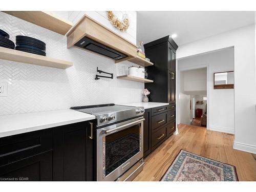 615 Turner Drive, Burlington, ON - Indoor Photo Showing Kitchen