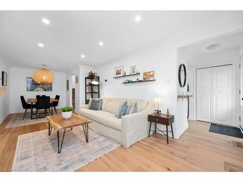 615 Turner Drive, Burlington, ON - Indoor Photo Showing Living Room