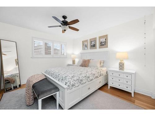 615 Turner Drive, Burlington, ON - Indoor Photo Showing Bedroom