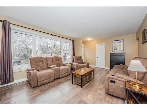 23 Dumbarton Street, Guelph, ON - Indoor Photo Showing Living Room