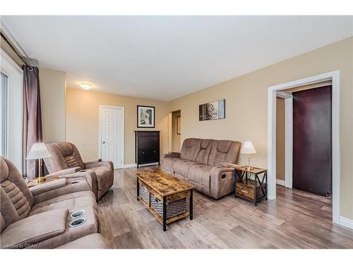 23 Dumbarton Street, Guelph, ON - Indoor Photo Showing Living Room