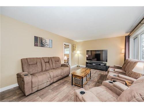 23 Dumbarton Street, Guelph, ON - Indoor Photo Showing Living Room