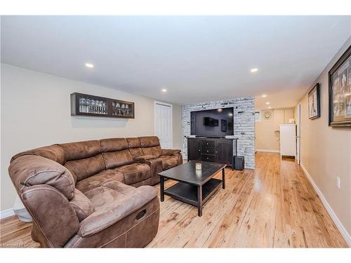 23 Dumbarton Street, Guelph, ON - Indoor Photo Showing Living Room