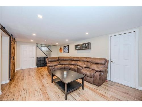 23 Dumbarton Street, Guelph, ON - Indoor Photo Showing Living Room