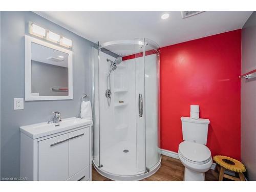 23 Dumbarton Street, Guelph, ON - Indoor Photo Showing Bathroom