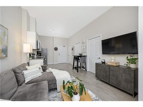 1109-716 Main Street East, Milton, ON - Indoor Photo Showing Living Room