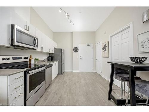 1109-716 Main Street East, Milton, ON - Indoor Photo Showing Kitchen