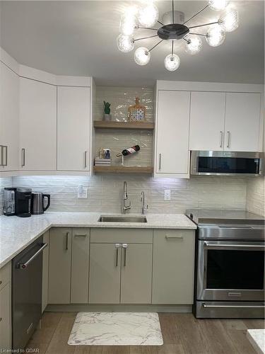 8-1550 Gordon Street, Guelph, ON - Indoor Photo Showing Kitchen With Upgraded Kitchen