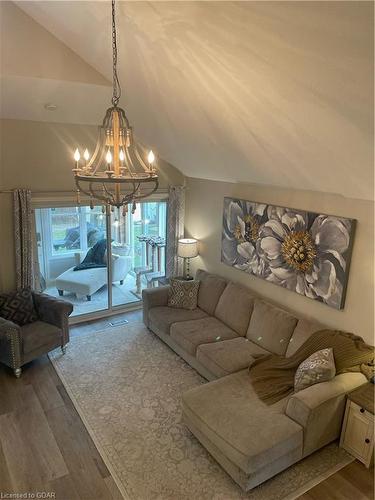 8-1550 Gordon Street, Guelph, ON - Indoor Photo Showing Living Room