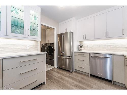 8-1550 Gordon Street, Guelph, ON - Indoor Photo Showing Kitchen