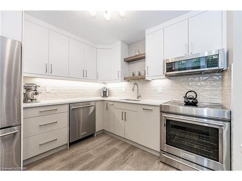 8-1550 Gordon Street, Guelph, ON - Indoor Photo Showing Kitchen With Upgraded Kitchen