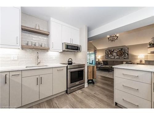 8-1550 Gordon Street, Guelph, ON - Indoor Photo Showing Kitchen With Upgraded Kitchen