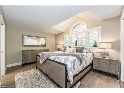 8-1550 Gordon Street, Guelph, ON - Indoor Photo Showing Bedroom