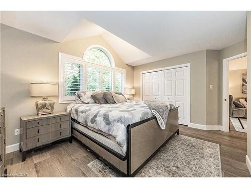 8-1550 Gordon Street, Guelph, ON - Indoor Photo Showing Bedroom