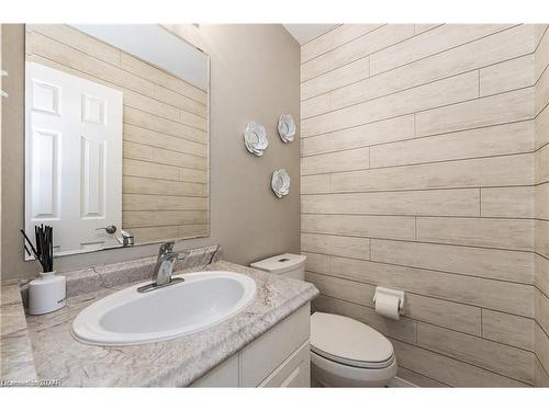 8-1550 Gordon Street, Guelph, ON - Indoor Photo Showing Bathroom