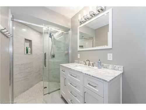 8-1550 Gordon Street, Guelph, ON - Indoor Photo Showing Bathroom