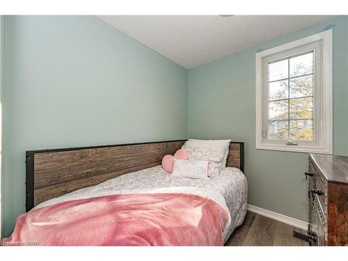 8-1550 Gordon Street, Guelph, ON - Indoor Photo Showing Bedroom