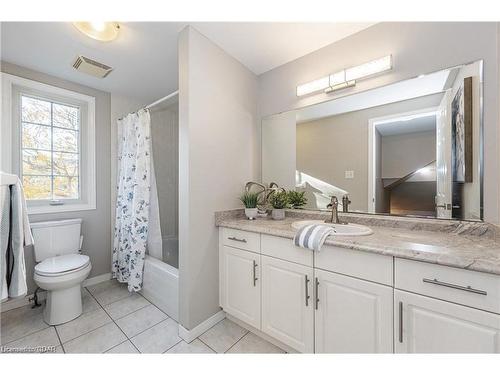 8-1550 Gordon Street, Guelph, ON - Indoor Photo Showing Bathroom