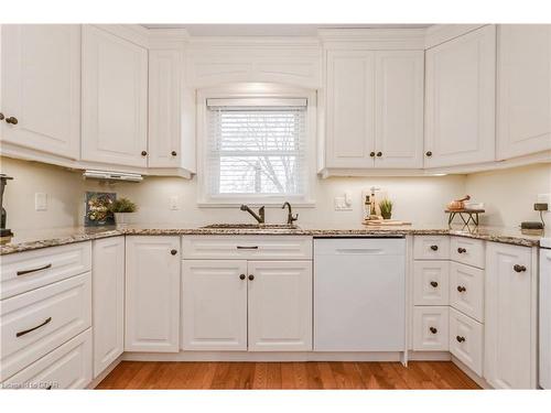 6224 Fifth Line, Fergus, ON - Indoor Photo Showing Kitchen With Upgraded Kitchen