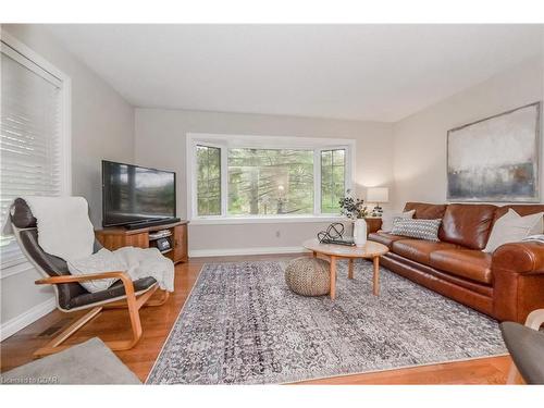 6224 Fifth Line, Fergus, ON - Indoor Photo Showing Living Room