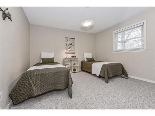 6224 Fifth Line, Fergus, ON - Indoor Photo Showing Bedroom