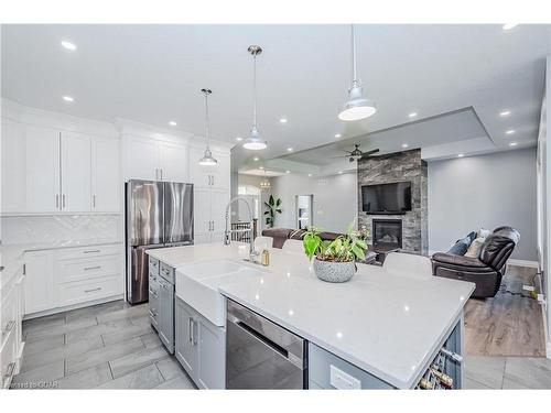 129 Ruth Anne Place, Moorefield, ON - Indoor Photo Showing Kitchen With Upgraded Kitchen