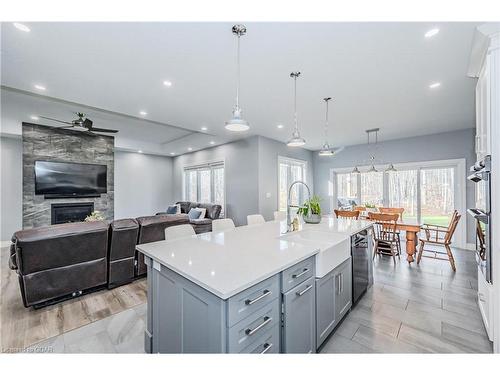 129 Ruth Anne Place, Moorefield, ON - Indoor Photo Showing Kitchen With Upgraded Kitchen