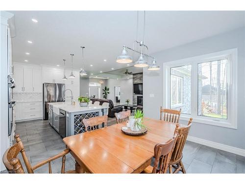 129 Ruth Anne Place, Moorefield, ON - Indoor Photo Showing Dining Room