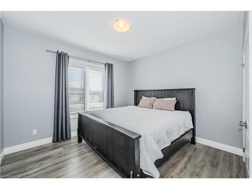 129 Ruth Anne Place, Moorefield, ON - Indoor Photo Showing Bedroom