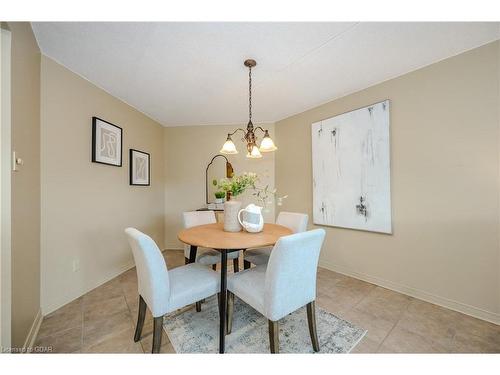 207-8 Christopher Court, Guelph, ON - Indoor Photo Showing Dining Room