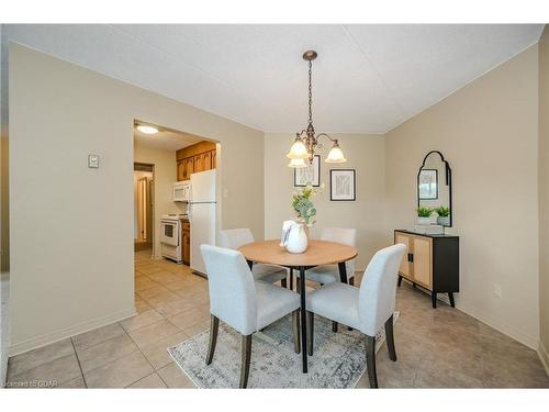 207-8 Christopher Court, Guelph, ON - Indoor Photo Showing Dining Room