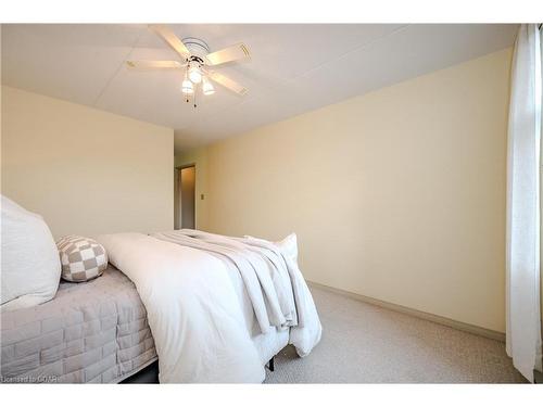 207-8 Christopher Court, Guelph, ON - Indoor Photo Showing Bedroom