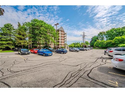 207-8 Christopher Court, Guelph, ON - Outdoor