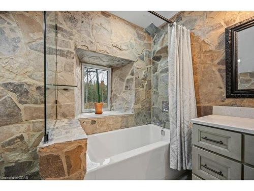 13567 Second Line, Milton, ON - Indoor Photo Showing Bathroom