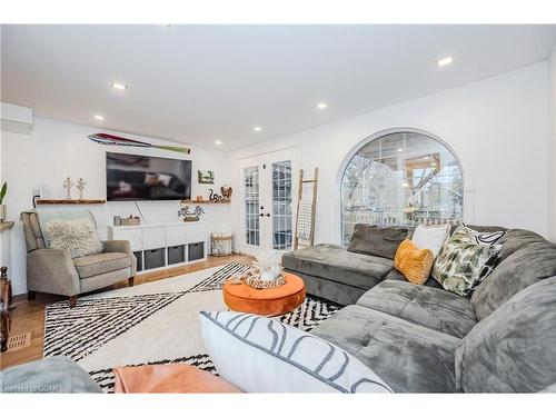 184 Dufferin St Street, Guelph, ON - Indoor Photo Showing Living Room