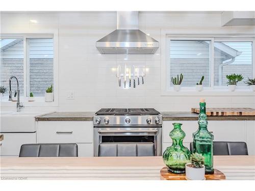 184 Dufferin St Street, Guelph, ON - Indoor Photo Showing Kitchen