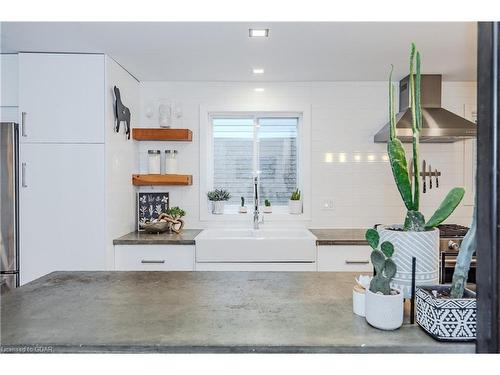 184 Dufferin St Street, Guelph, ON - Indoor Photo Showing Kitchen