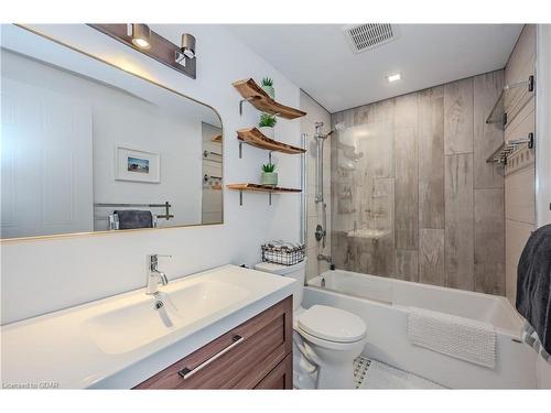 184 Dufferin St Street, Guelph, ON - Indoor Photo Showing Bathroom