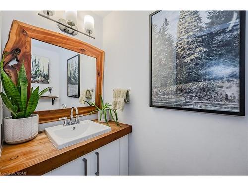 184 Dufferin St Street, Guelph, ON - Indoor Photo Showing Bathroom