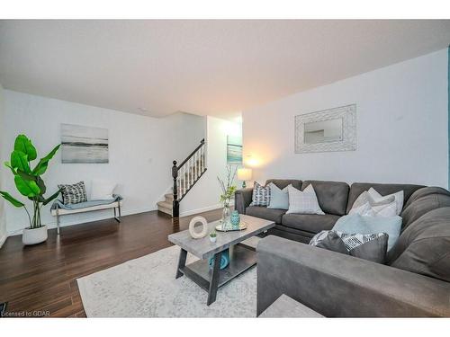 77-920 Edinburgh Road S, Guelph, ON - Indoor Photo Showing Living Room